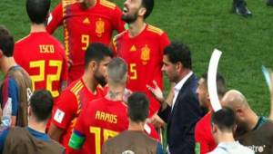 Una captura del momento en que Costa habla con Sergio Ramos.